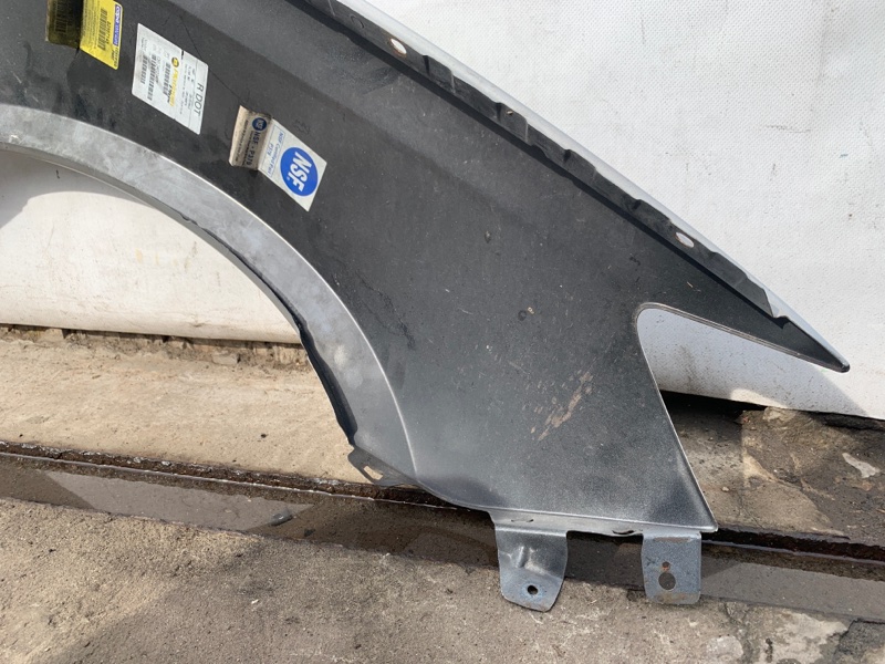 Крыло переднее левое 200 10-14
