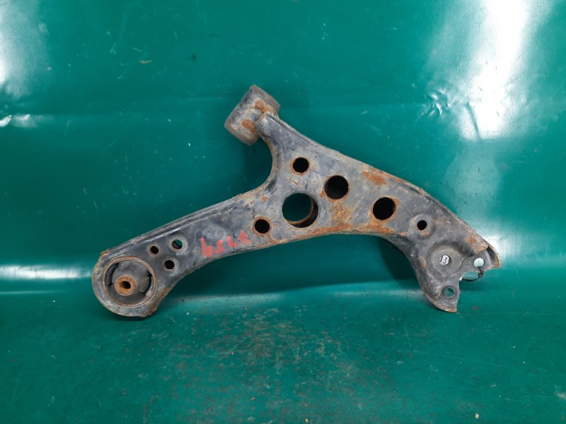 Рычаг передней подвески нижний левый TOYOTA PRIUS 16- Хэтчбек 1.8 2ZRFXE Рычаг передней подвески нижний левый TOYOTA PRIUS 16- Хэтчбек 1.8 2ZRFXE