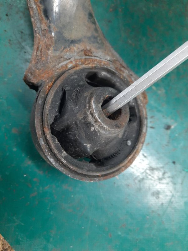 Рычаг передней подвески нижний правый SONATA NF 04-10 2006 Седан 3.3 G6DB Рычаг передней подвески нижний правый SONATA NF 04-10 2006 Седан 3.3 G6DB