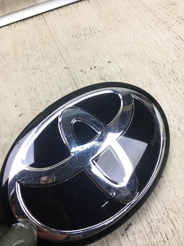 Эмблема TOYOTA RAV4 13-19 ZSA42