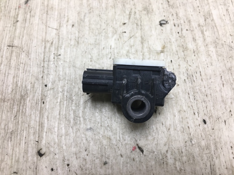 Датчик удара INFINITI M25/M37/M56/Q70/M35H 10-16 985811EA0A Б/У