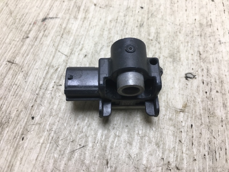 Датчик удара M25/M37/M56/Q70/M35H 10-16