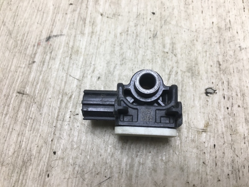 Датчик удара INFINITI M25/M37/M56/Q70/M35H 10-16