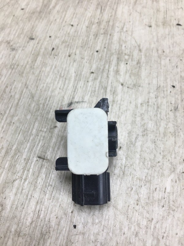 Датчик удара M25/M37/M56/Q70/M35H 10-16