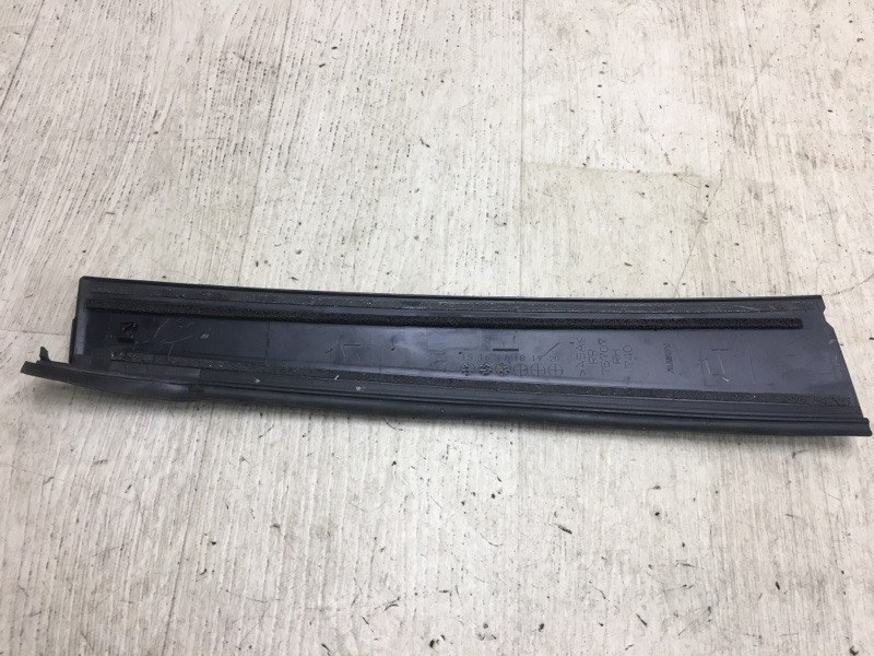 Накладка двери задняя правая RX350/450 15-22 Накладка двери задняя правая RX350/450 15-22