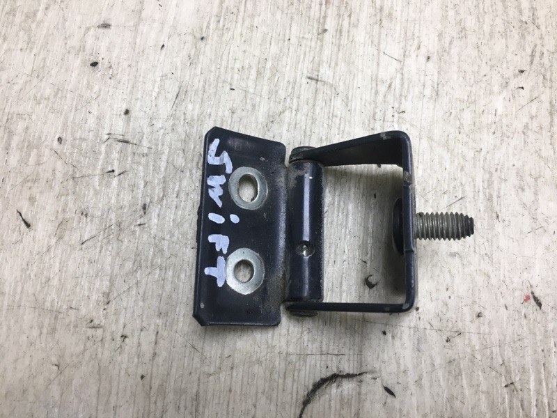 Запчасть петля крышки багажника задняя левая SUZUKI SWIFT 04-11 69510-54G00 Б/У Петля крышки багажника задняя левая SUZUKI SWIFT 04-11 69510-54G00 Б/У