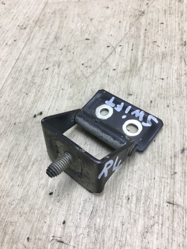 Петля крышки багажника задняя левая SWIFT 04-11 Петля крышки багажника задняя левая SWIFT 04-11