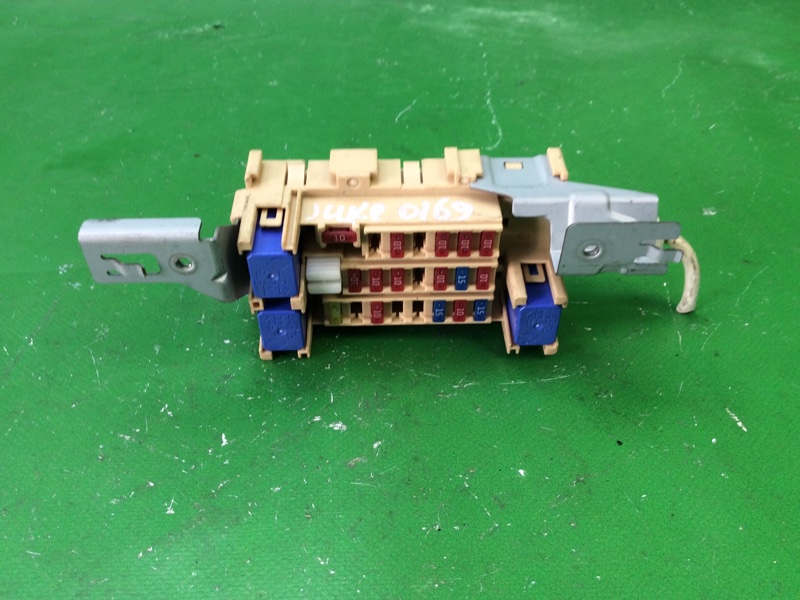 Блок предохранителей салон NISSAN JUKE 10-19 2010 F15 1.6 MR16DDT 24311-1HA0A Б/У