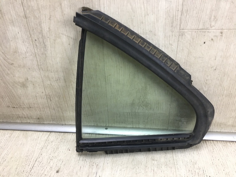 Стекло двери глухое заднее правое SUZUKI KIZASHI 09-14