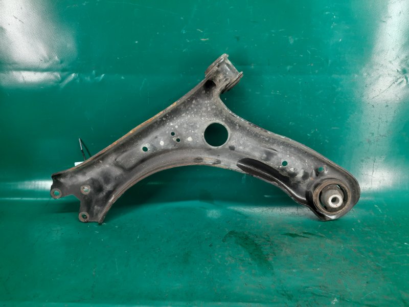 Рычаг передней подвески нижний правый VOLKSWAGEN PASSAT B8 14- Седан 1.8 CPRA