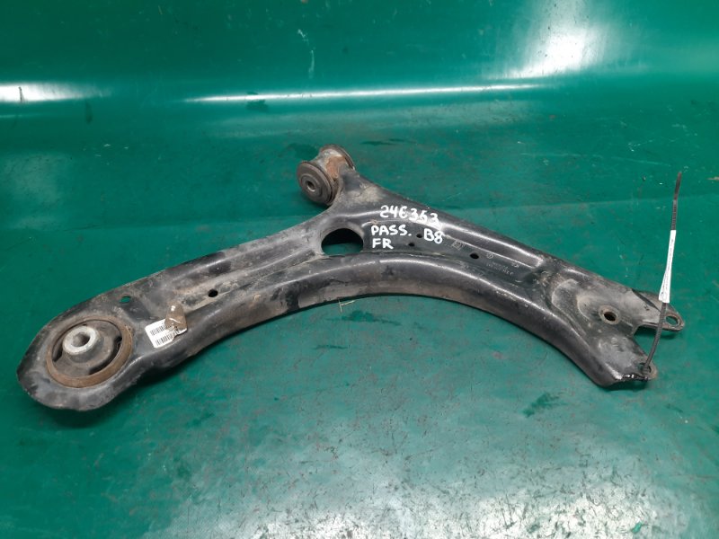 Рычаг передней подвески нижний правый PASSAT B8 14- 2016 Седан 1.8 CPRA