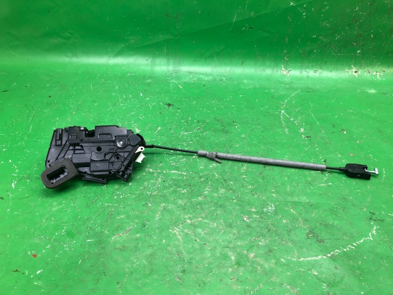 Замок двери передний правый PASSAT B7 11-15 2014 A32 1.8 CPRA