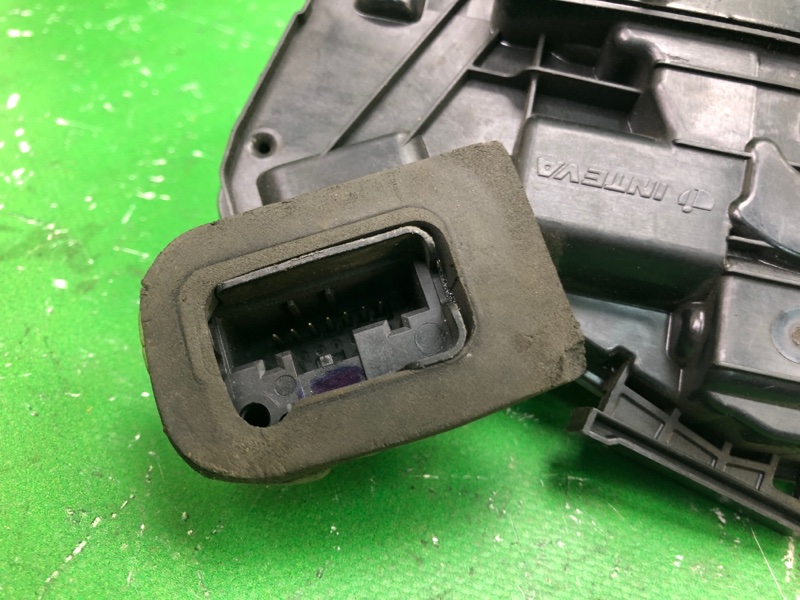 Замок двери передний правый PASSAT B7 11-15 2014 A32 1.8 CPRA