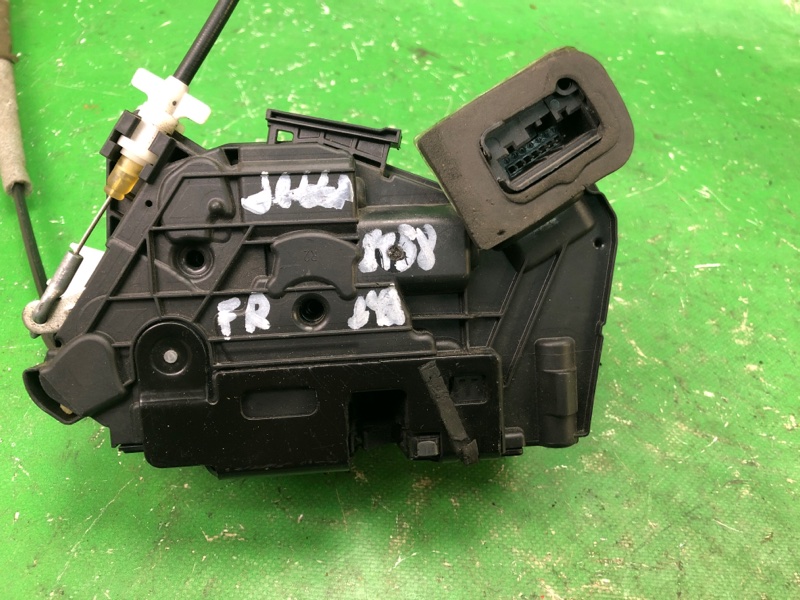 Замок двери передний правый VOLKSWAGEN JETTA USA 10-17 162 2.5 CBUA