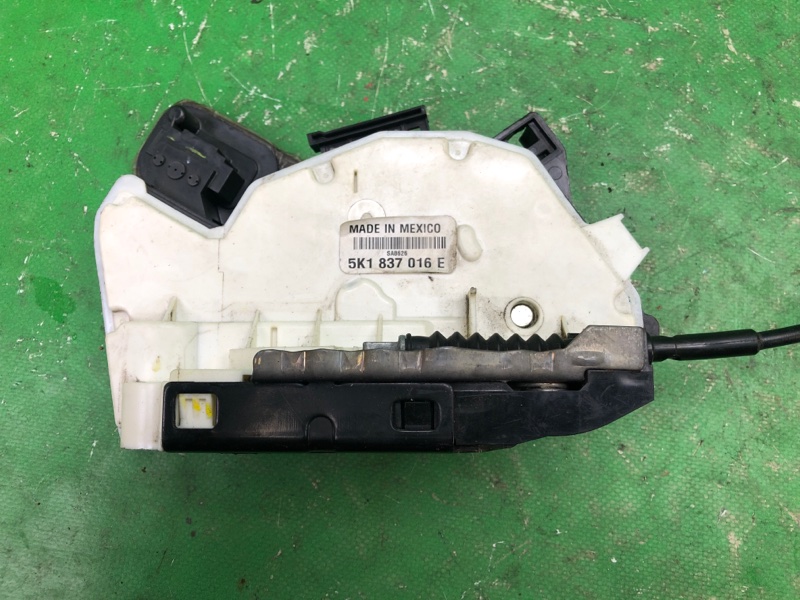 Замок двери передний правый VOLKSWAGEN PASSAT B7 11-15 2014 A32 1.8 CPRA 5K1 837 016 E Б/У