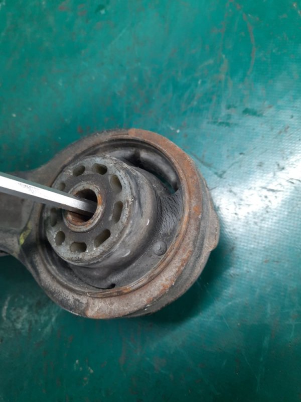 Рычаг передней подвески нижний левый JOURNEY 08-20 2013 2.4