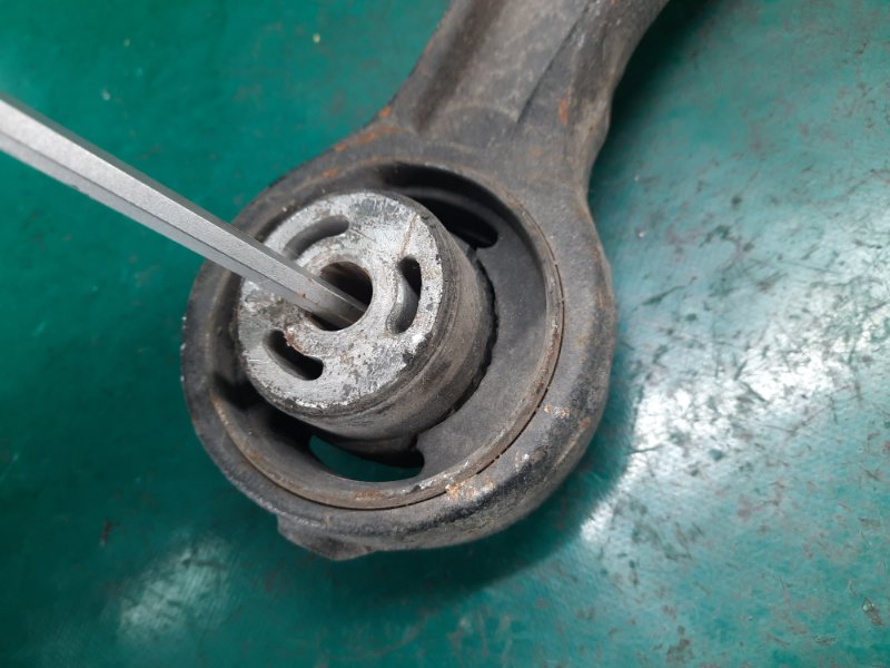 Рычаг передней подвески нижний левый JOURNEY 08-20 2013 2.4