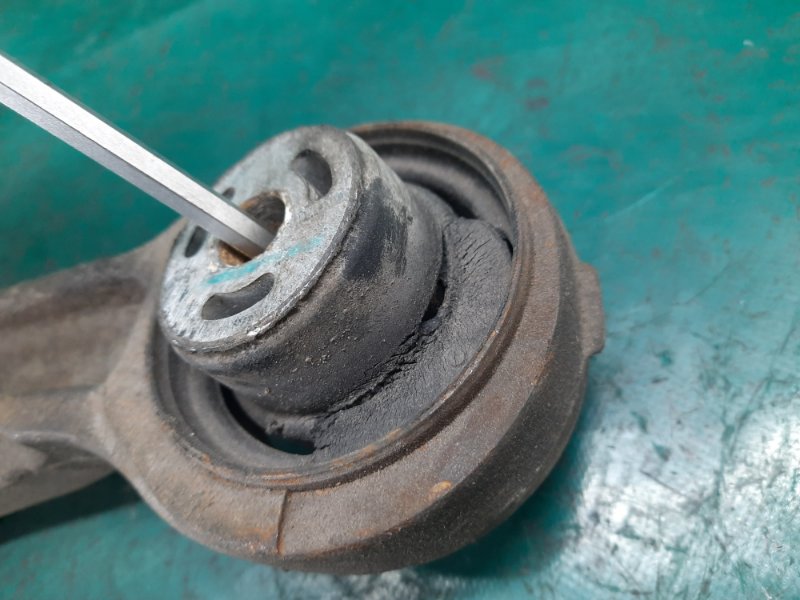 Рычаг передней подвески нижний левый JOURNEY 08-20 2013 2.4