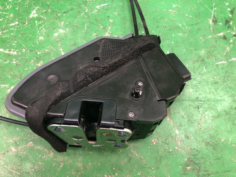 Замок двери задний левый PATHFINDER R52 12-21 2018 R52 3.5 VQ35DD