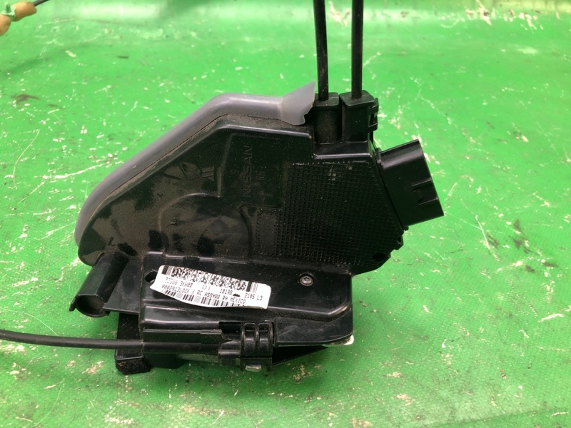 Замок двери задний правый PATHFINDER R52 12-21 2018 R52 3.5 VQ35DD