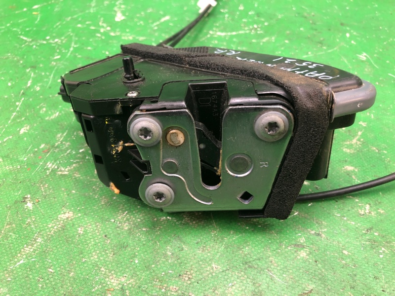 Замок двери задний правый PATHFINDER R52 12-21 2014 R52 3.5 VQ35DE