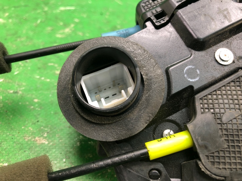 Замок двери задний правый 4RUNNER 10-16 2016 GRN285 4.0 1GRFE