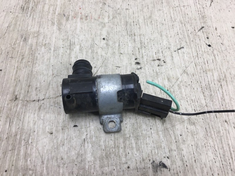 Насос омывателя стекла задний MITSUBISHI PAJERO 99-06 MB358361 Б/У