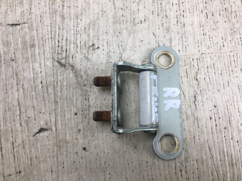 Петля крышки багажника правая TOYOTA PRIUS - 20 03-11 68810-47010 Б/У