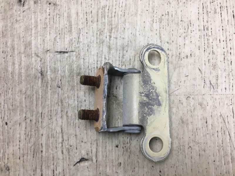 Петля крышки багажника правая PRIUS - 20 03-11