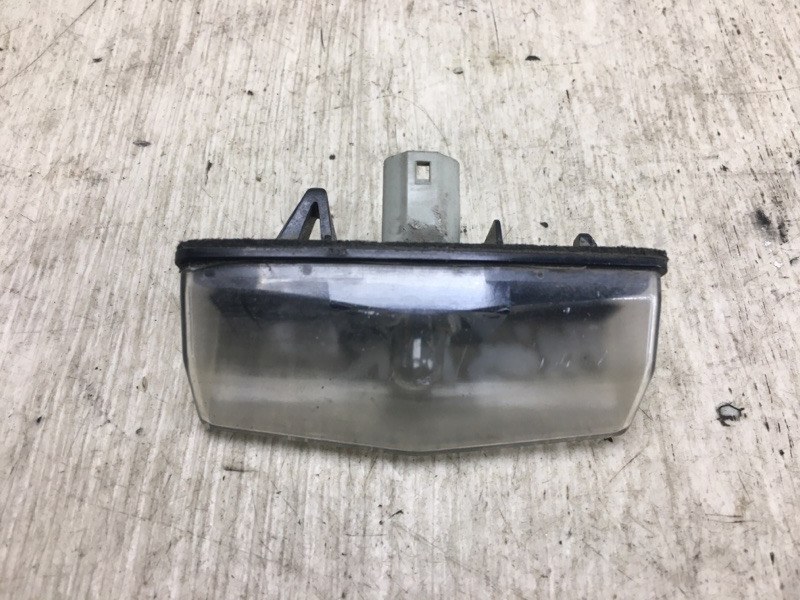 Запчасть подсветка номера TOYOTA PRIUS - 20 03-11 81270-53011 Б/У Подсветка номера TOYOTA PRIUS - 20 03-11 81270-53011 Б/У