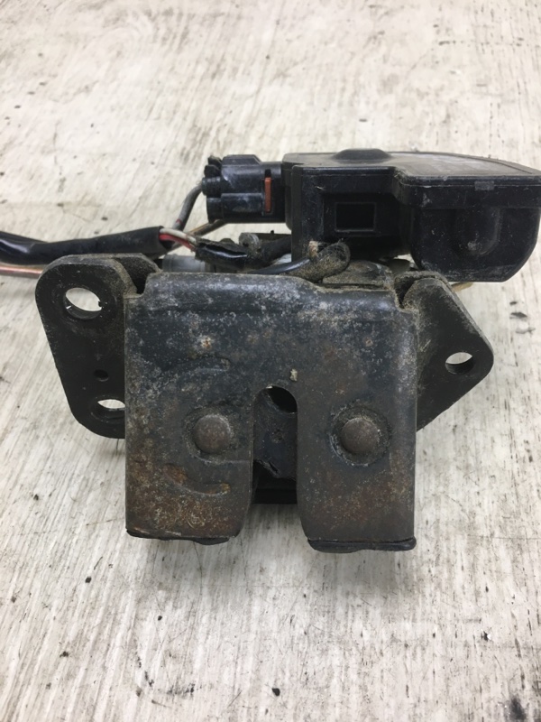 Замок крышки багажника COROLLA 120 00-07