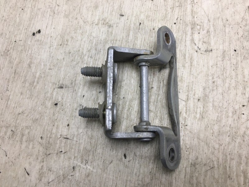 Петля крышки багажника FORESTER SF 97-02