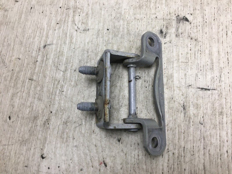 Петля крышки багажника FORESTER SF 97-02