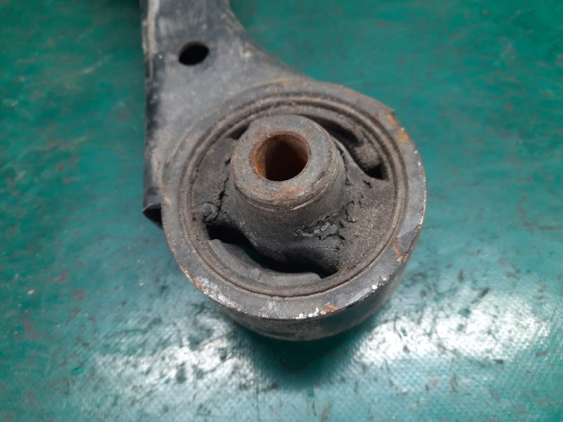 Рычаг передней подвески нижний левый CIVIC 4D 06-11 2008 Седан R18A1 Рычаг передней подвески нижний левый CIVIC 4D 06-11 2008 Седан R18A1