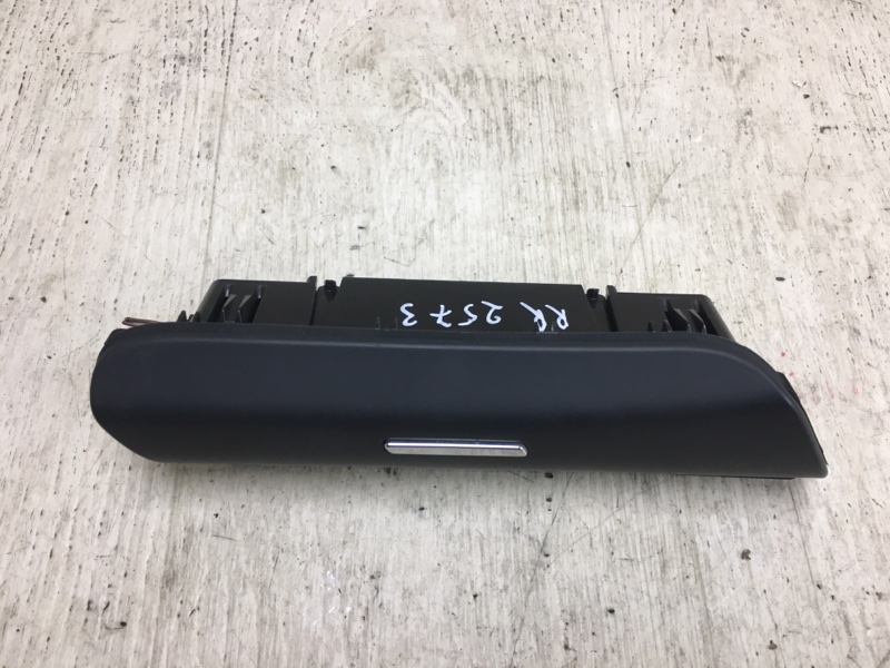 Пепельница задняя правая CAYENNE 10-18 2010 958 4.8 M48.02 Пепельница задняя правая CAYENNE 10-18 2010 958 4.8 M48.02