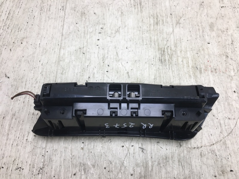 Пепельница задняя правая PORSCHE CAYENNE 10-18 958 4.8 M48.02 Пепельница задняя правая PORSCHE CAYENNE 10-18 958 4.8 M48.02