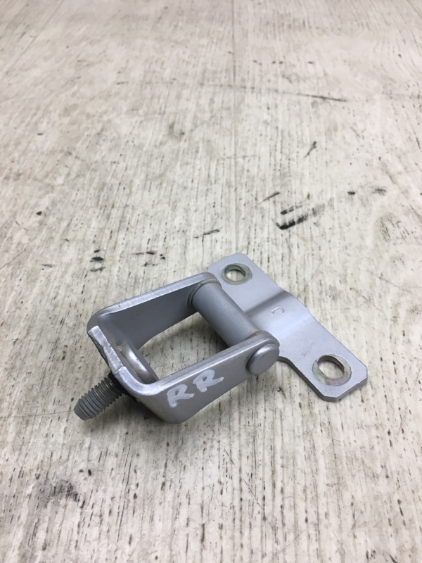 Петля крышки багажника правая MITSUBISHI OUTLANDER XL 05-13 Внедорожник 3.0 Петля крышки багажника правая MITSUBISHI OUTLANDER XL 05-13 Внедорожник 3.0