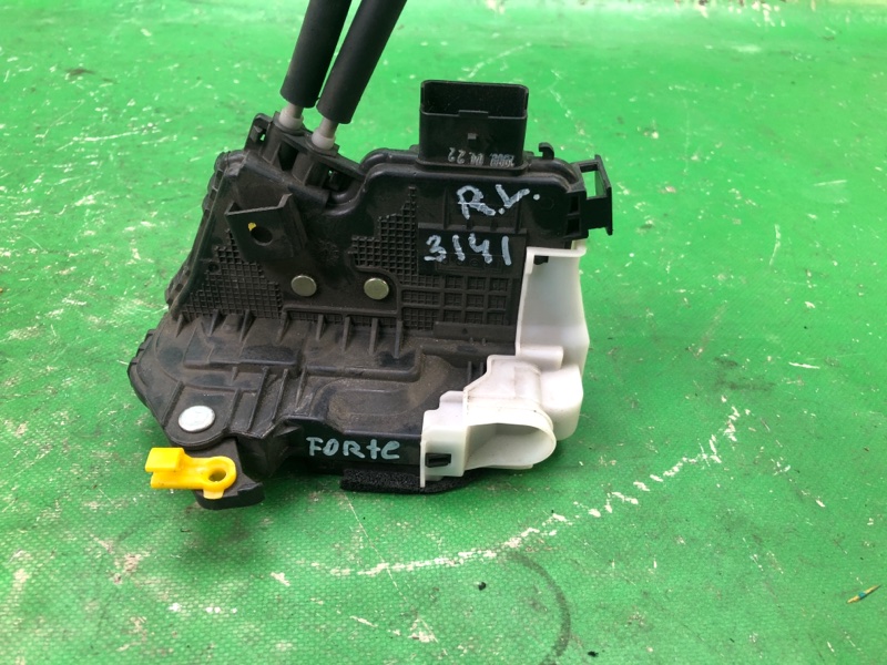 Замок двери задний левый FORTE/CERATO TD 08-13 2009 TD 2.0 G4KD Замок двери задний левый FORTE/CERATO TD 08-13 2009 TD 2.0 G4KD