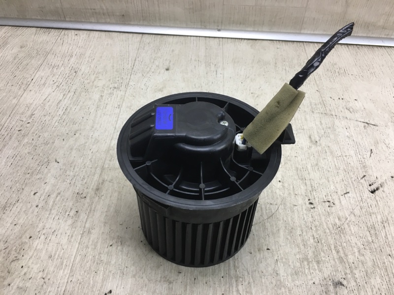 Запчасть моторчик печки NISSAN JUKE 10-19 2010 F15 1.6 MR16DDT 27226-1FC0B Б/У Моторчик печки NISSAN JUKE 10-19 2010 F15 1.6 MR16DDT 27226-1FC0B Б/У