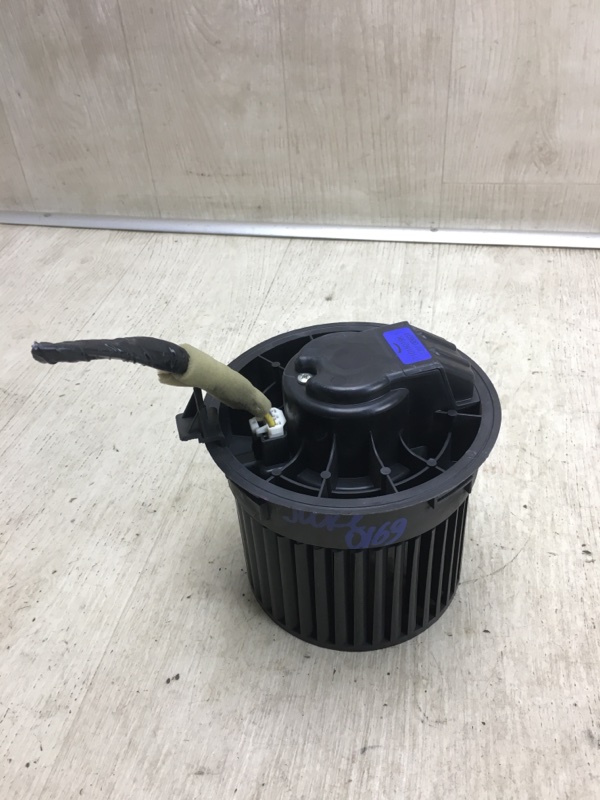 Моторчик печки JUKE 10-19 2010 F15 1.6 MR16DDT Моторчик печки JUKE 10-19 2010 F15 1.6 MR16DDT