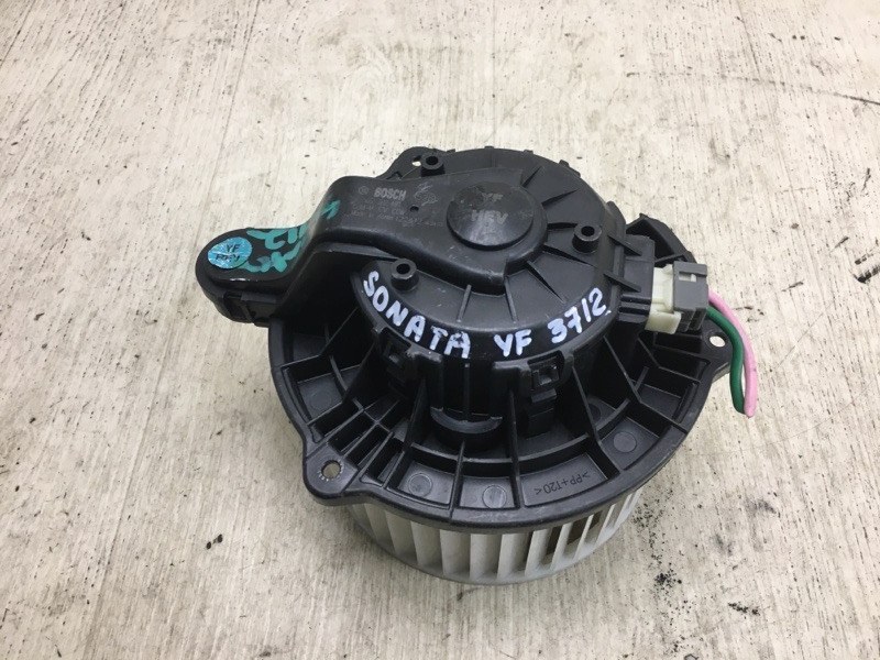 Запчасть моторчик печки HYUNDAI SONATA YF 10-14 2012 YF 2.4 G4KK 97113-4R000 Б/У Моторчик печки HYUNDAI SONATA YF 10-14 2012 YF 2.4 G4KK 97113-4R000 Б/У