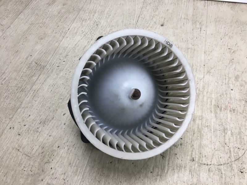 Моторчик печки HYUNDAI SONATA YF 10-14 YF 2.4 G4KK Моторчик печки HYUNDAI SONATA YF 10-14 YF 2.4 G4KK