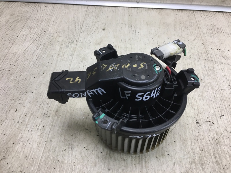 Запчасть моторчик печки HYUNDAI SONATA LF 2014- 2014 LF 2.4 G4KJ 97113-C2000 Б/У Моторчик печки HYUNDAI SONATA LF 2014- 2014 LF 2.4 G4KJ 97113-C2000 Б/У