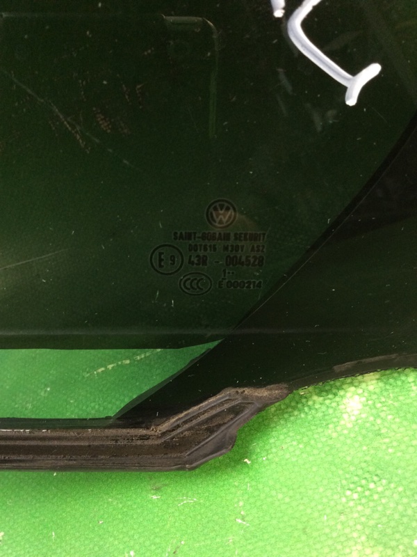 Стекло двери глухое заднее левое JETTA USA 10-17 2011 162 CBTA 2.5L