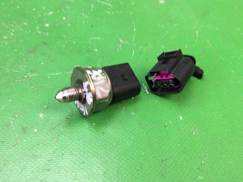 Датчик давления топлива VOLKSWAGEN PASSAT B7 11-15 2014 A32 1.8 CPRA 06K 906 051 Б/У