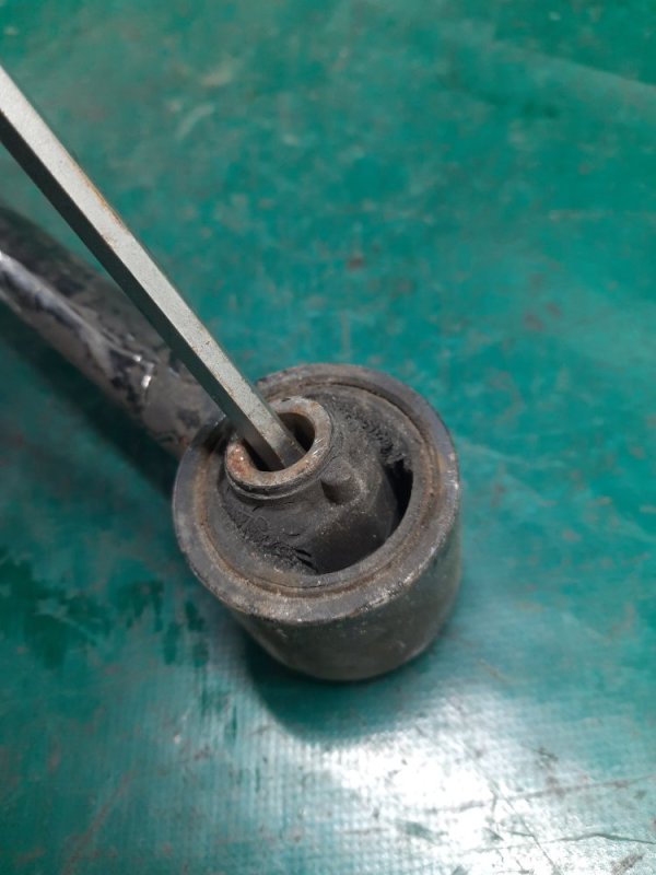 Рычаг задней подвески продольный CAMRY 20 96-02 2000 Седан 2.2 Рычаг задней подвески продольный CAMRY 20 96-02 2000 Седан 2.2