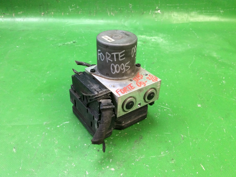 Блок ABS KIA FORTE/CERATO TD 08-13 2009 TD 2.0 G4KD 58920-1M700 Б/У