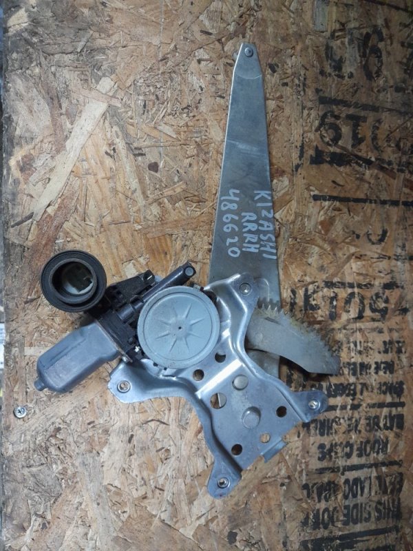 Стеклоподъемник задний правый SUZUKI KIZASHI 09-14 83501-81J11 Б/У