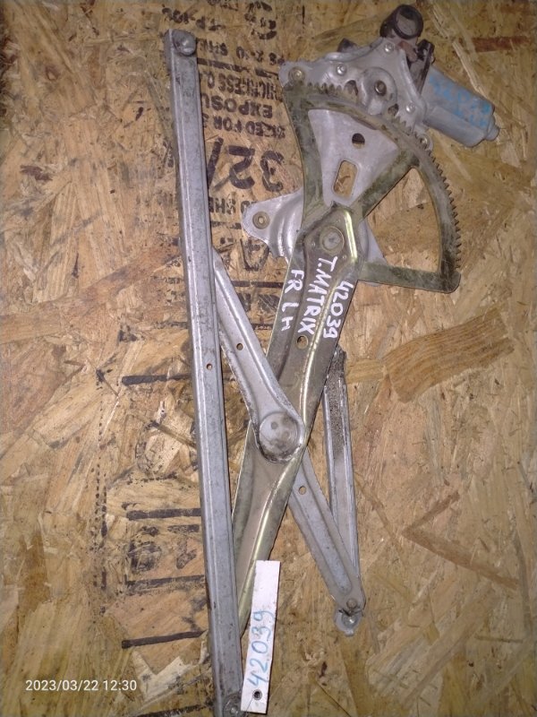 Запчасть стеклоподъемник передний левый TOYOTA MATRIX 02-08 69802-01030 Б/У Стеклоподъемник передний левый TOYOTA MATRIX 02-08 69802-01030 Б/У