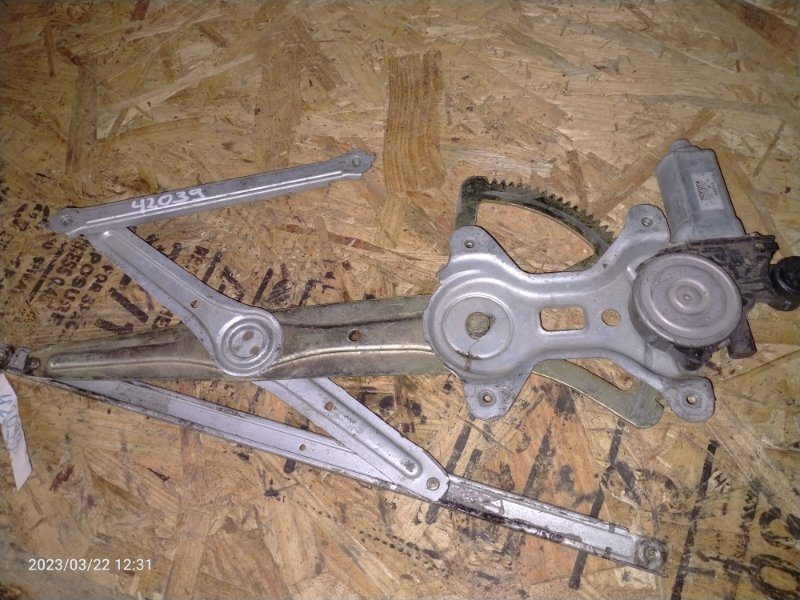 Стеклоподъемник передний левый MATRIX 02-08 Стеклоподъемник передний левый MATRIX 02-08